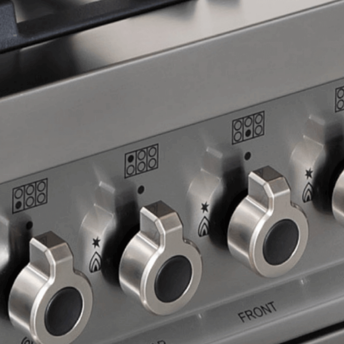 Fogão Bertazzoni Professional Vermelho 90cm 6 Bocas Forno Elétrico 108L: painel inox com botões robustos e controle frontal do fogão profissional