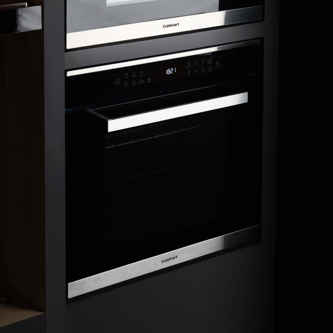Forno Elétrico Cuisinart Arkton 83 Litros Inox 60cm embutido em inox com painel digital touch e porta de vidro escuro