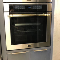 Forno Tecno Vintage Elétrico 73 Litros Inox 60cm embutido em inox com puxador dourado, painel digital e porta de vidro