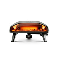 Forno de Pizza Portátil a Gás Ooni Koda 2 Max 24 com luz acesa e temperatura de 950 graus.
