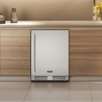 Freezer Tecno Professional 100 Litros Inox 60cm instalado embutido em inox com puxador tubular e painel discreto para cozinha planejada