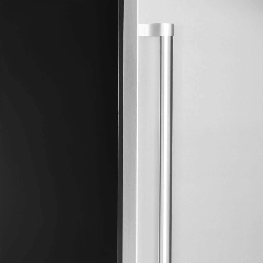 Freezer Evol Smart 142 Litros Inox 60cm com acabamento inox, puxador vertical tubular e porta de embutir moderna