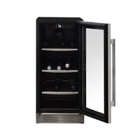 Cervejeira de embutir Cuisinart Arkton Inox 38cm 220V - frigobar de embutir com porta de vidro, acabamento inox e prateleiras internas