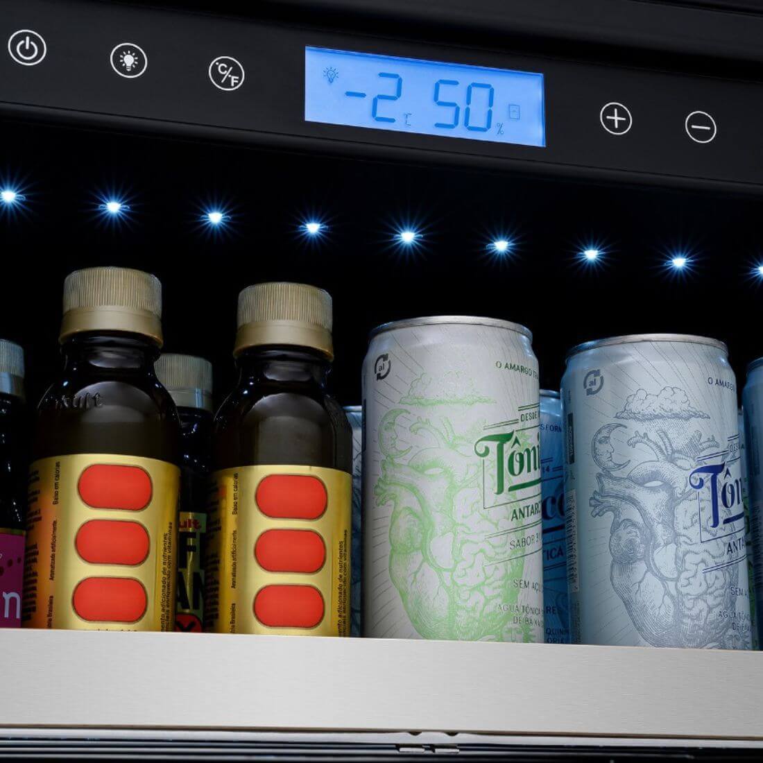 Frigobar Tecno Professional 136 Litros Inox 60cm com interior iluminado, display digital -2,5°C, prateleiras em aço e acabamento inox