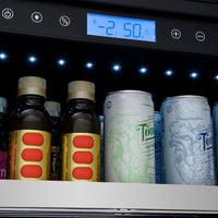 Frigobar Tecno Professional 136 Litros Inox 60cm com interior iluminado, display digital -2,5°C, prateleiras em aço e acabamento inox