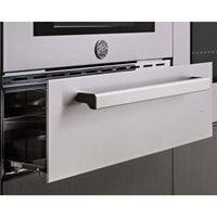 Gaveta Aquecida Bertazzoni Professional 10 Serviços Inox 76cm em inox escovado, puxador retangular e design de embutir sob forno