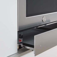 Gaveta Aquecida Bertazzoni Professional 4 Serviços Inox 60cm em inox escovado embutida com puxador discreto e painel touch