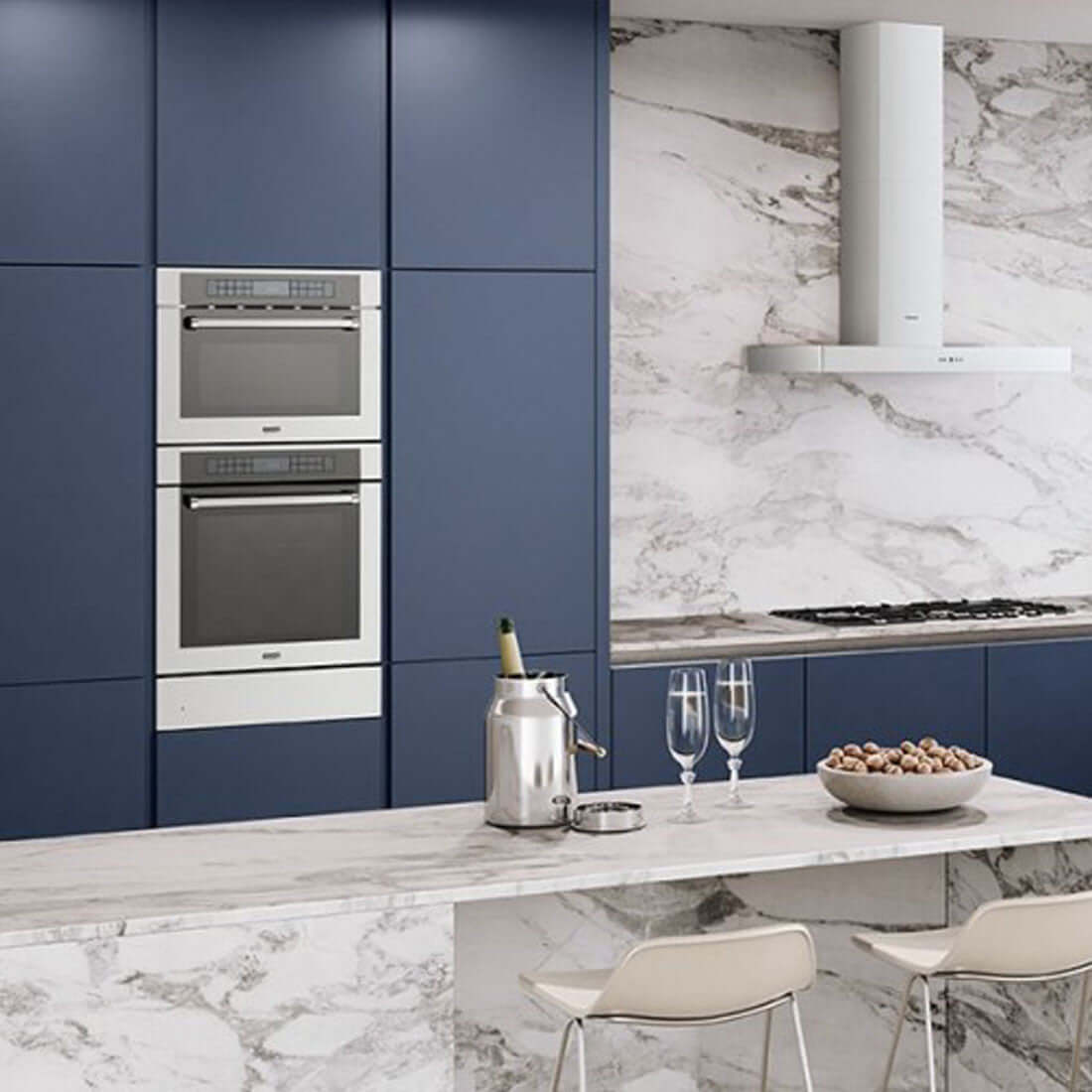 Gaveta Aquecida Tecno Professional Inox 60cm em inox escovado embutida na parede azul com painel touch e puxador discreto