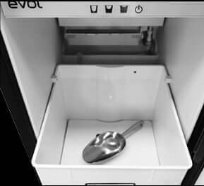 Máquina de Gelo Evol 20kg/dia Inox 38cm ice maker de embutir com acabamento inox, porta integrada e compartimento interno com pá de servir
