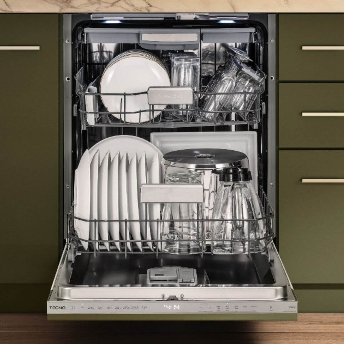 Lava-Louças Tecno de Revestir inox 60cm carregada com pratos, copos e panelas para 16 serviços