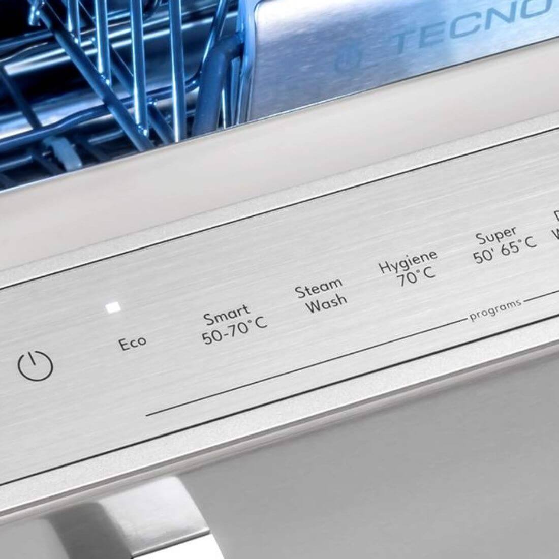 Alt Tag: Painel inox com botões e programas, detalhe do interior azul da Lava-Louças Tecno de Revestir 16 serviços