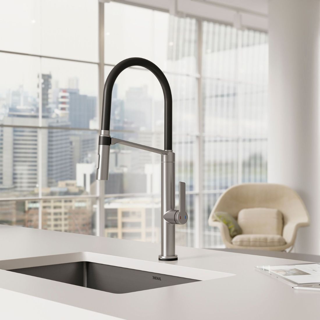 Cuba Mekal LR 40cm de embutir em inox escovado com torneira alta moderna e design retilíneo para cozinha contemporânea