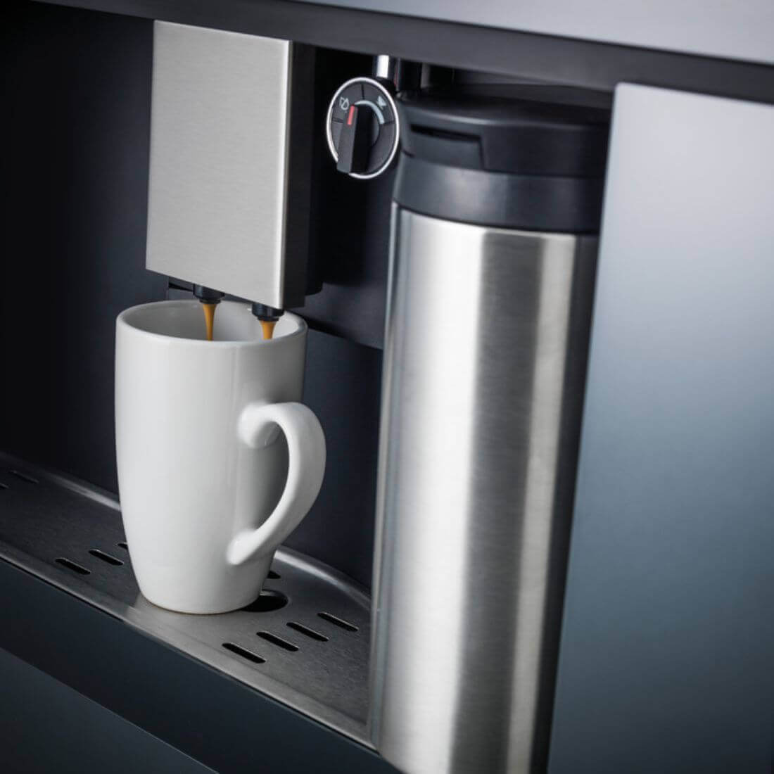 Cafeteira Tecno Original Automática de Embutir Inox 60cm - máquina de café de embutir em inox com saída dupla, reservatório de leite e bandeja embutida