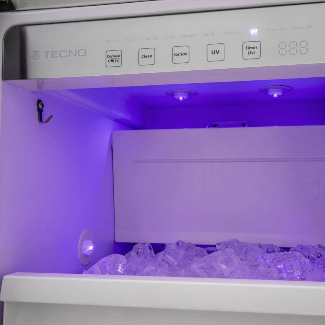 Máquina de Gelo Tecno Professional 50kg/dia Inox 45cm com interior inox, UV ligado, bandeja cheia de gelo e painel touch