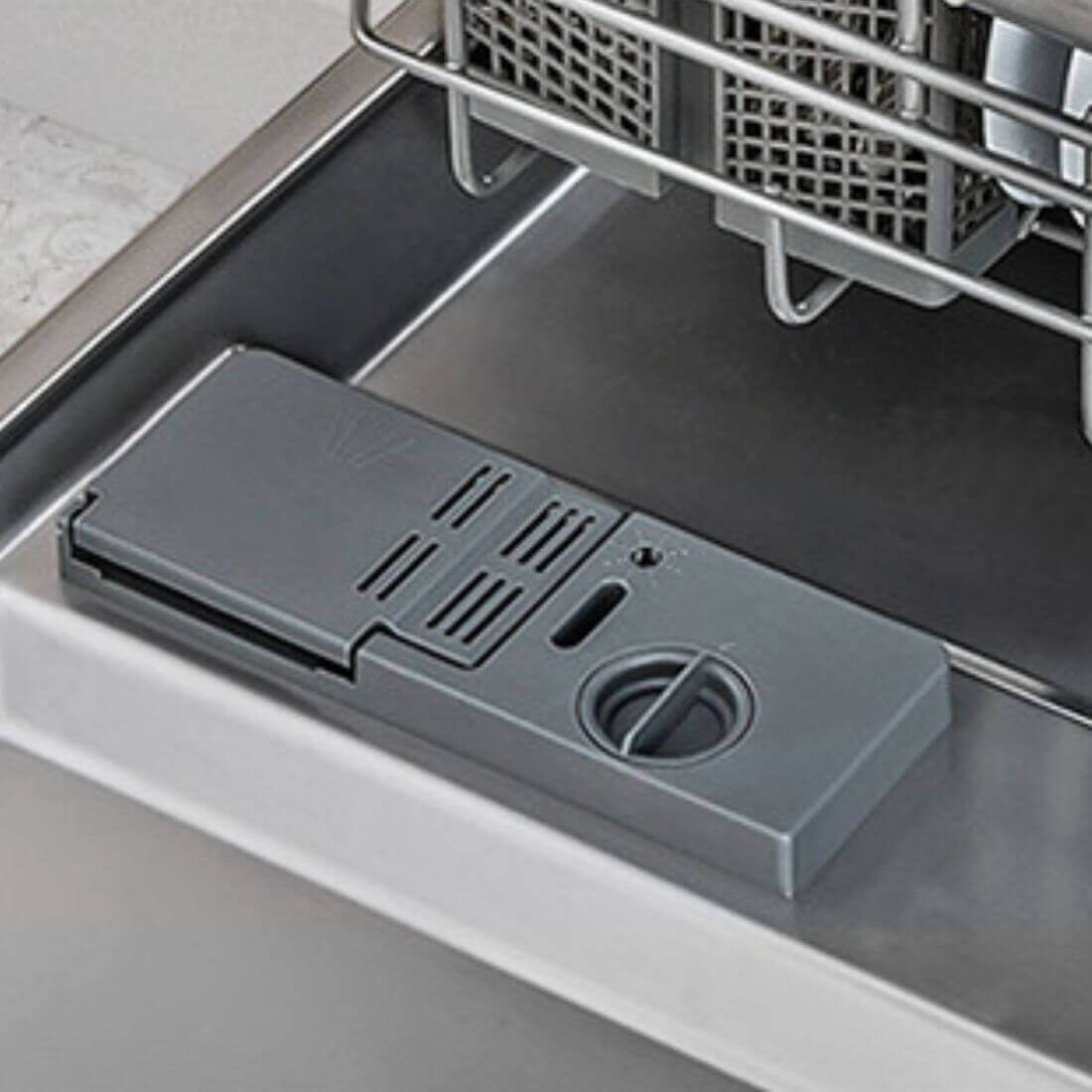 Lava-Louças Bertazzoni Master 14 Serviços Inox 60cm: lava louças de embutir em inox com interior inox, dispenser de detergente e cesto inferior visível