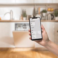 Lava-Louças Gorenje Porta para Revestir 16 Serviços com Wi-fi 60cm mostrando controle por app no celular, porta para revestir embutida e painel interno visível