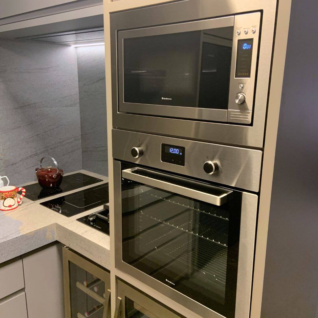 Torre Quente Debacco Zurique Inox 60cm l Forno e Micro, torre de embutir inox com micro-ondas e forno elétrico, painel touch e acabamento escovado