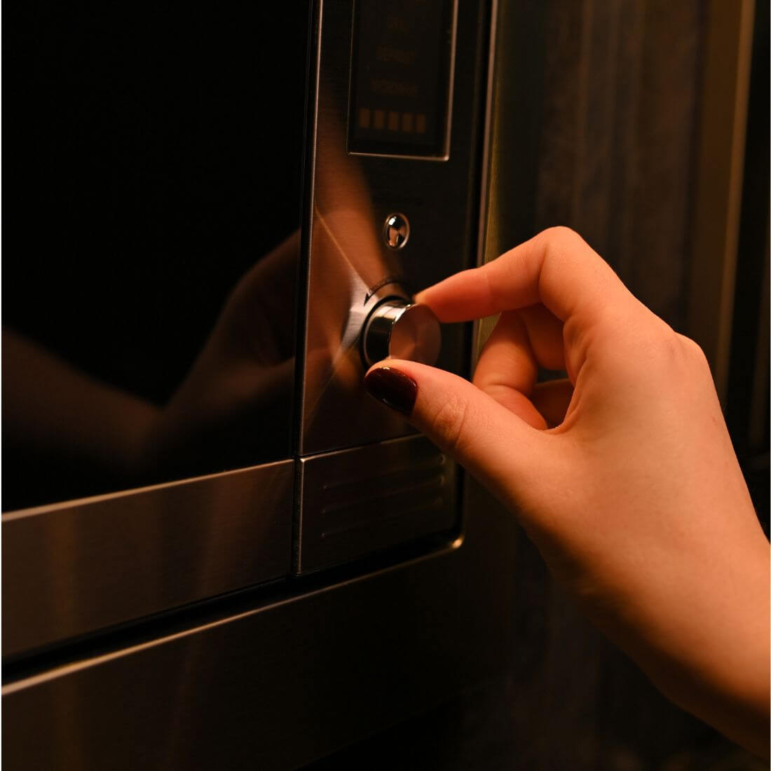 Forno Debacco Combinado com Micro-ondas Zurique 33 Litros Inox 60cm em inox escovado com painel touch digital e botão giratório, embutir