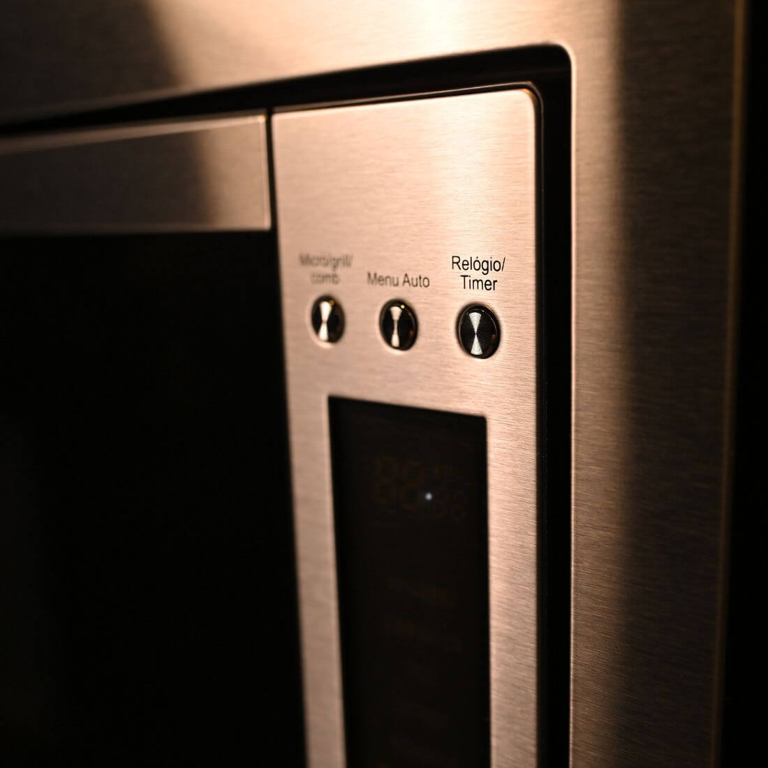 Forno Debacco Combinado com Micro-ondas Zurique 33 Litros Inox 60cm em inox escovado com painel touch digital e display LED, instalação de embutir