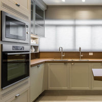 Forno Gorenje Combinado com Micro-ondas 32 Litros Inox 60cm em inox embutido na cozinha, painel digital e porta de vidro preto