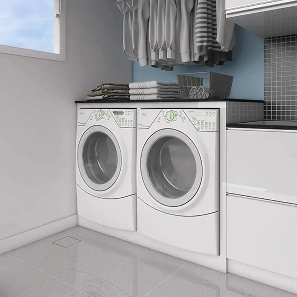 Ralo Quadrado Elleve Square 15x15cm - Tampa Oculta em inox escovado instalado em área de serviço com piso cinza e design discreto