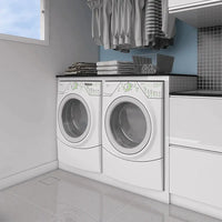 Ralo Quadrado Elleve Square 15x15cm - Tampa Oculta em inox escovado instalado em área de serviço com piso cinza e design discreto