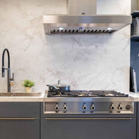 RangeTop Bertazzoni Professional 6 Bocas a Gás Inox 91cm em cozinha moderna com fogão inox e coifa.