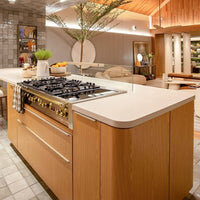 Cozinha moderna com Rangetop Lofra Dolcevita 5 Bocas e 2 Zonas Elétricas Inox 120cm em destaque.