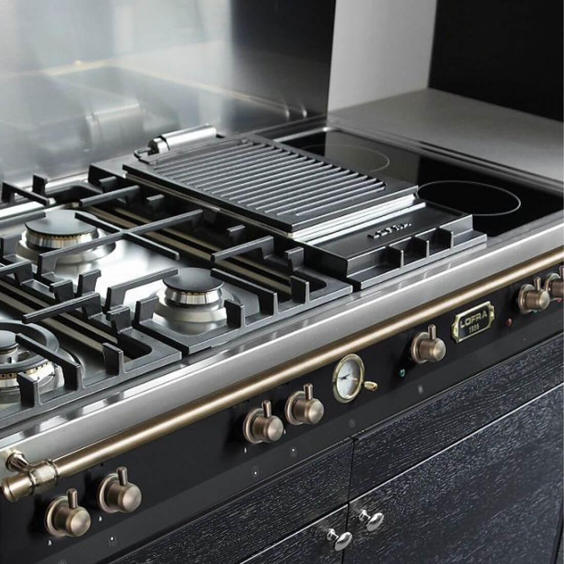 Rangetop Lofra Dolcevita 5 Bocas e 2 Zonas Elétricas Preto 120cm com queimadores profissionais e design moderno.