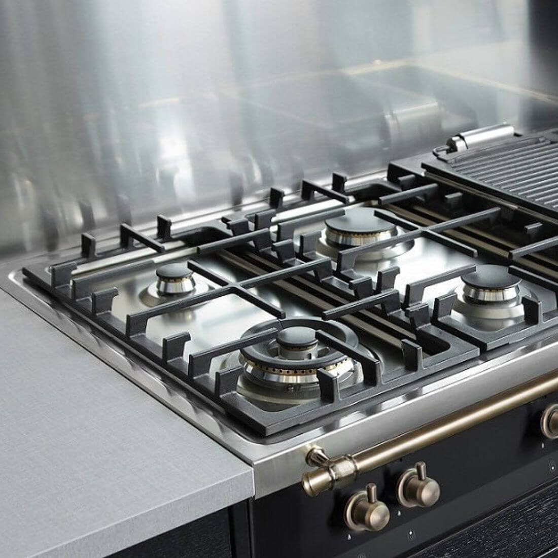 Rangetop Lofra Dolcevita 5 Bocas e 2 Zonas Elétricas Preto 120cm com queimadores profissionais e design sofisticado.