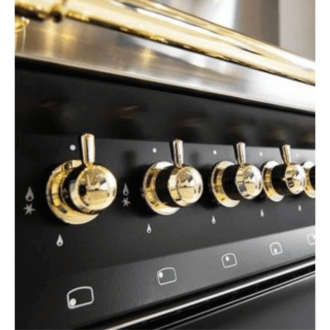 Detalhe dos botões dourados do Rangetop Lofra Dolcevita 5 Bocas e 2 Zonas Elétricas Preto 120cm.