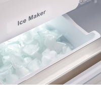 Bandeja de gelo do Refrigerador Bertazzoni Professional DUO com cubos de gelo frescos na Ice Maker.