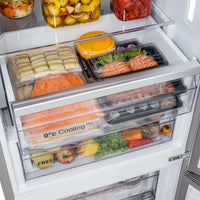 Interior do Refrigerador Tecno Vintage Bottom 648 Litros Inox 122cm com alimentos frescos organizados.