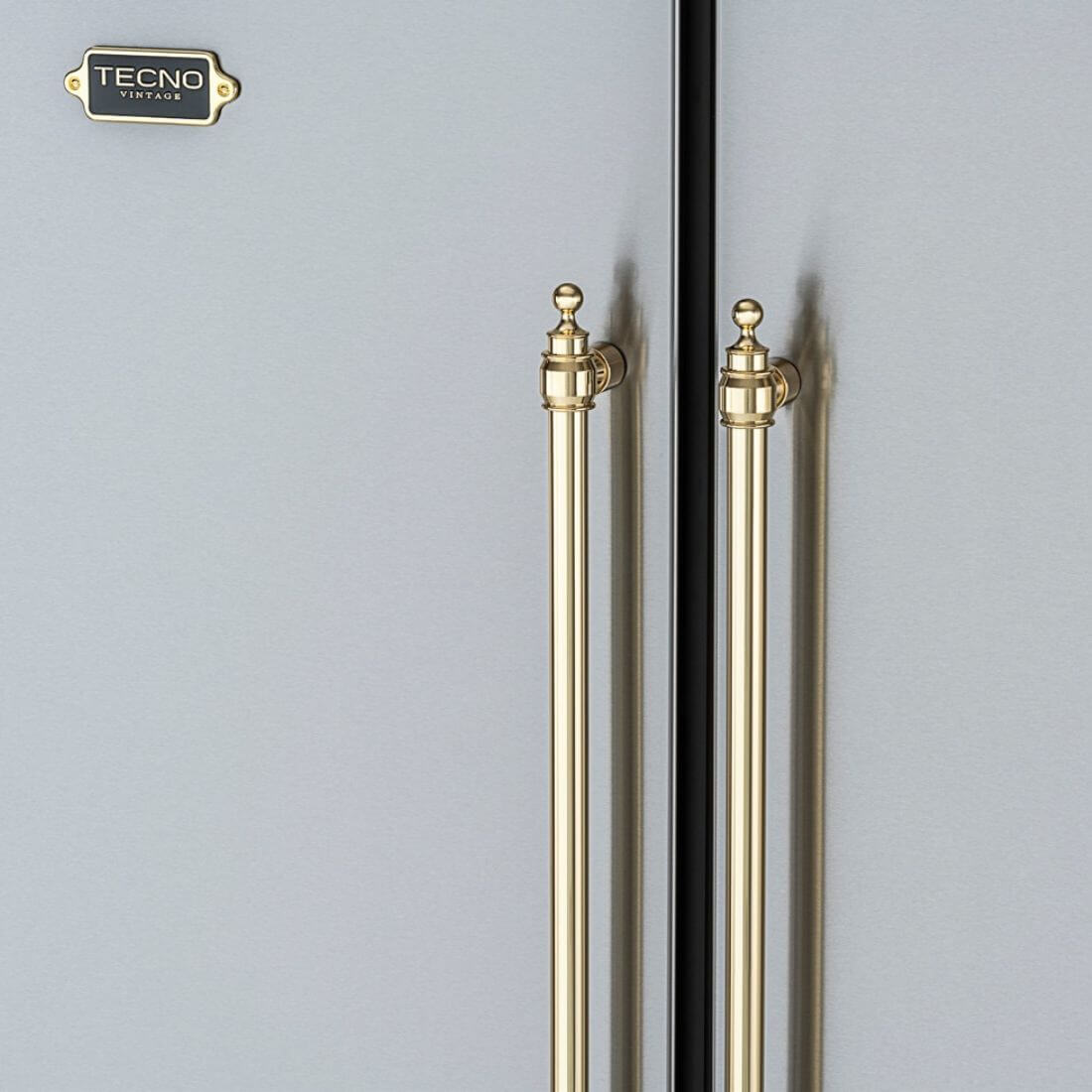 Refrigerador Tecno Vintage Bottom 648 Litros Inox 122cm com detalhes em dourado nas portas.