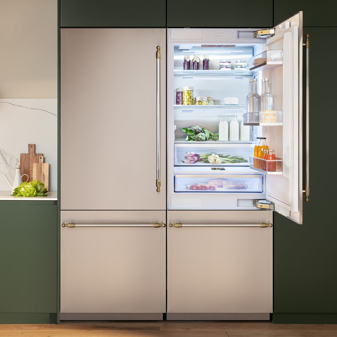 Refrigerador Bertazzoni Heritage 473 Litros 75cm-Abertura Esquerda: refrigerador French Door embutido em inox 4 portas com puxadores retangulares e acabamento escovado
