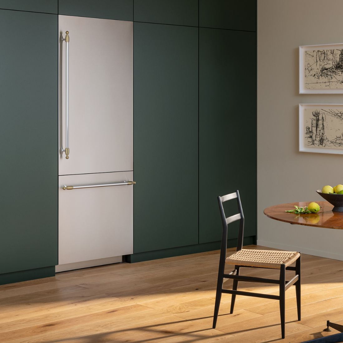 Refrigerador Bertazzoni Heritage 596 Litros 90cm-Abertura Direita, refrigerador de embutir French Door em inox escovado com puxadores retangulares