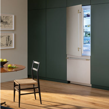 Refrigerador Bertazzoni Heritage 596 Litros 90cm-Abertura Esquerda, refrigerador de embutir French Door em inox escovado com puxadores retangulares e acabamento premium