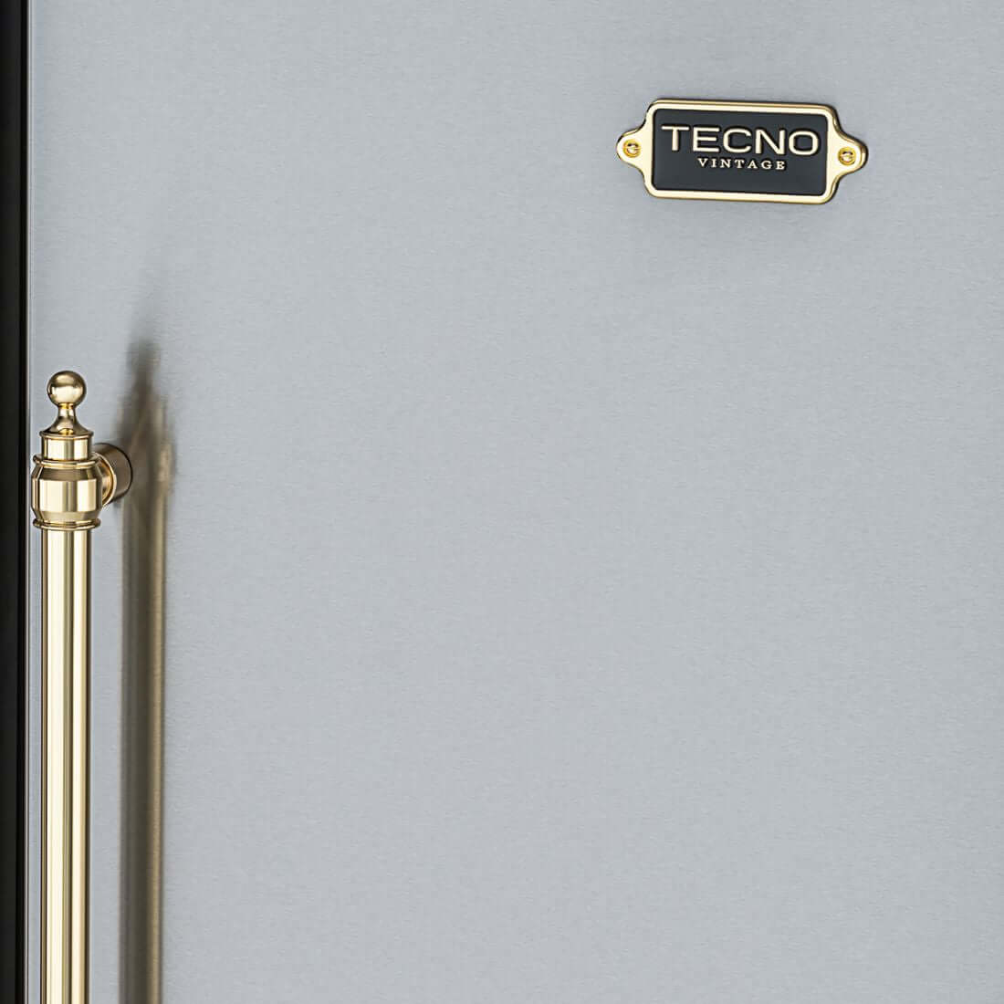 Refrigerador Tecno Vintage 380 Litros Inox 60cm refrigerador de embutir com acabamento inox anti-manchas, puxador em latão e placa vintage