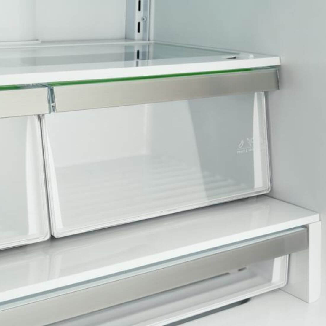 Refrigerador Bertazzoni Heritage French Door 636 Litros Inox 91cm mostrando gavetas internas em aço inox e prateleiras de vidro, design premium