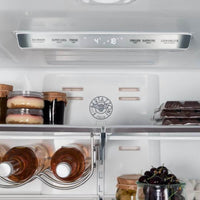 Refrigerador Bertazzoni Heritage French Door 636 Litros Inox 91cm mostrando interior em inox com painel digital, prateleiras de vidro e suporte para garrafas