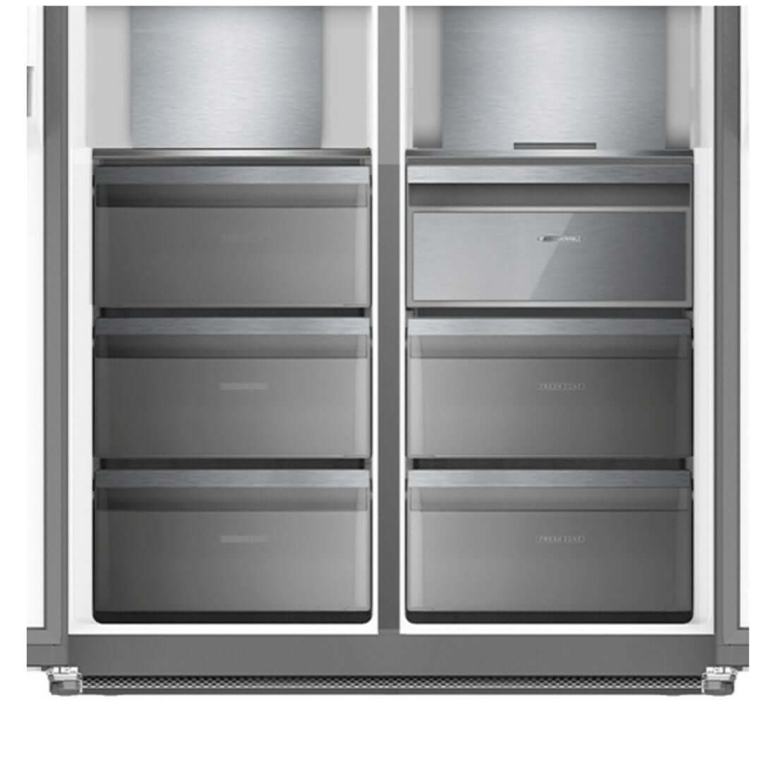 Interior do refrigerador Side by Side Debacco com gavetas espaçosa em inox, ideal para organização de alimentos.
