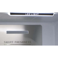 Interior do refrigerador Debacco com luz LED e tecnologia Smart Freshness para conservar alimentos.