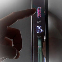 Painel de controle digital de refrigerador Side by Side Debacco com temperatura e configurações de zona.