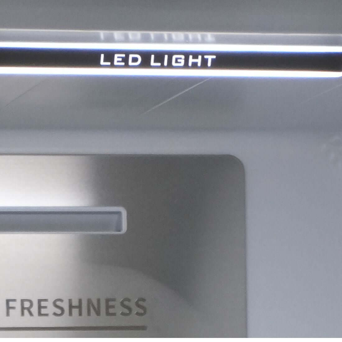 Iluminação em LED do Refrigerador Side by Side Debacco para melhor visibilidade e frescor dos alimentos.