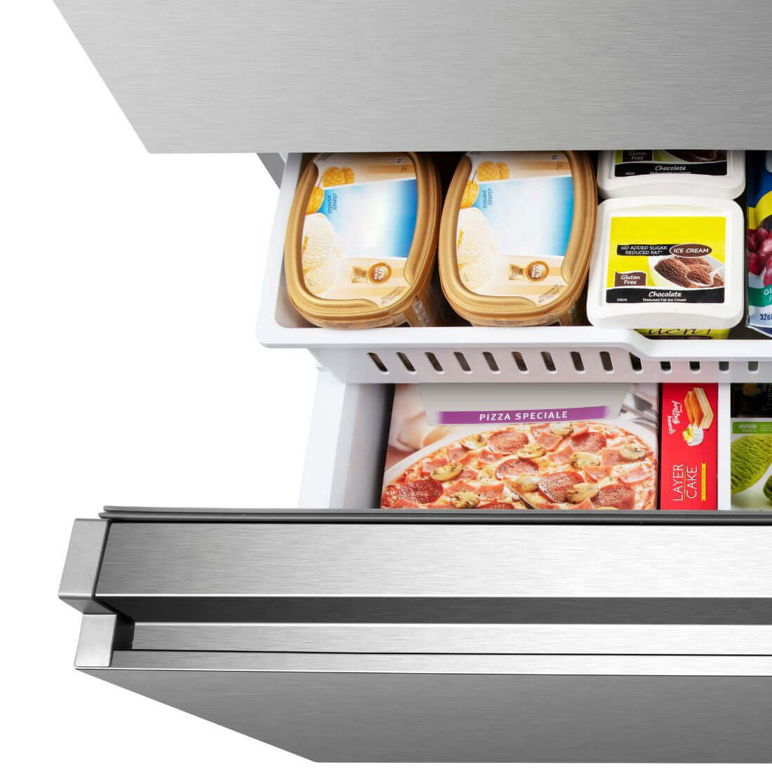 Interior do congelador do Refrigerador Gorenje French Door com sorvetes e pizzas organizadas.